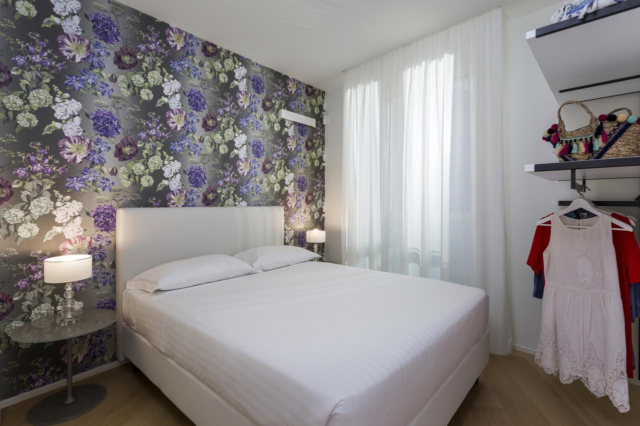 Embassy Aparthotel Римини Екстериор снимка