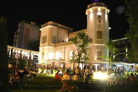 Embassy Aparthotel Римини Екстериор снимка